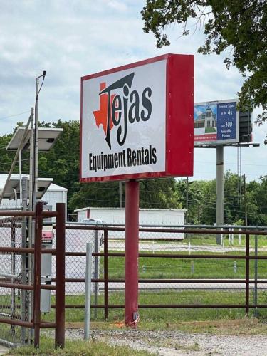 Pylon Signs 02